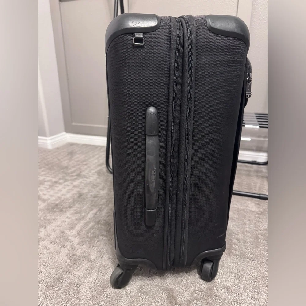 Tumi Gen 4.2 Short Trip Expandable 4 Wheel Packing Case Continental